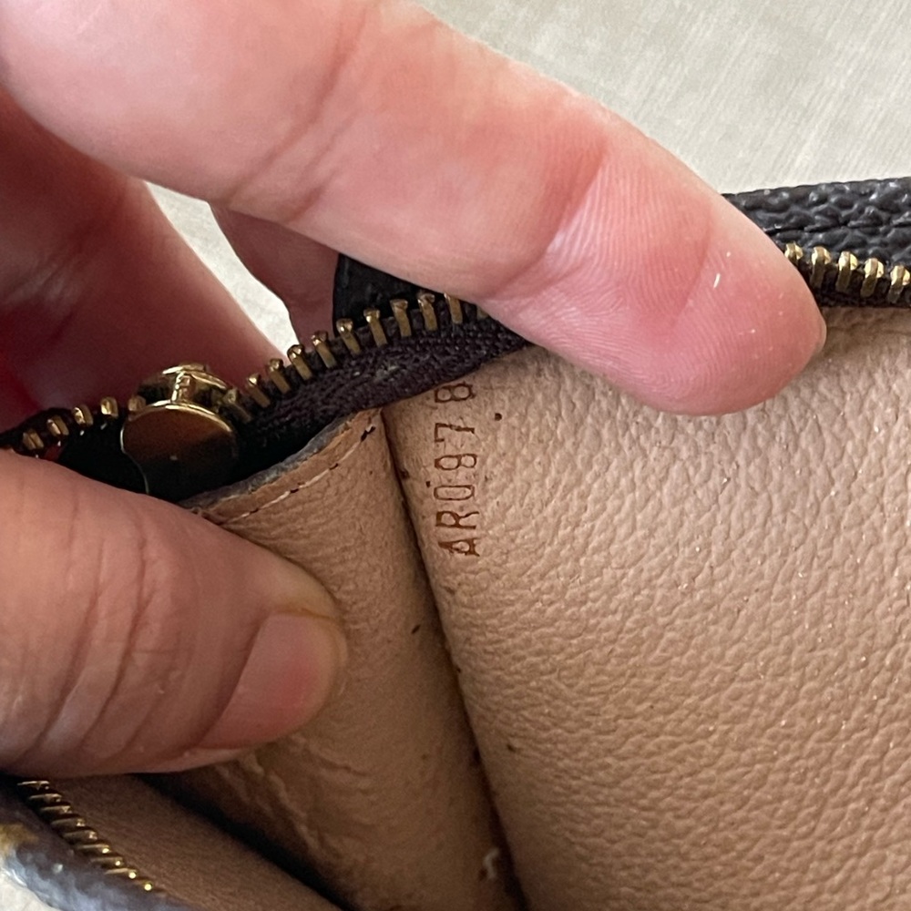 Authentic Louis Vuitton monogram wristlet pouch (7D136) - Picture 10 of 13